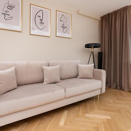 Stunning Apartment Srebrna With Warsaw City View By Noclegi Renters Exterior photo